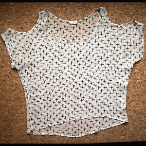 Sexy open shoulder flowy blouse